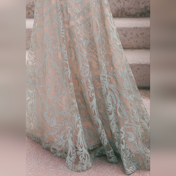 Speechless Mint Green and Biege Strap Gown, Size:11 - Picture 4 of 6